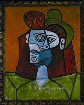 Pablo Picasso Painting - Woman in a Green Hat 1939 cubist Pablo Picasso
